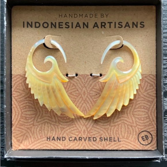 🪽Mother of Pearl Angelic Wings🪽 
HAND CARVED SHELL - INDONESIAN ARTISANS 
🎁 NIB - Picture 4 of 10
